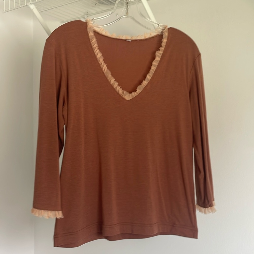 Woman's Top brown size medium